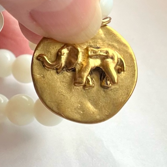 White bead 3 elastic bracelets NWOT- elephant luck pendant jewelry - Picture 11 of 12